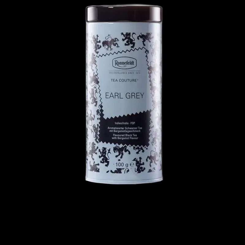 Herbata czarna Ronnefeldt Tea Couture Earl Grey w stylowej błękitnej puszce o pojemności 100 g. Aromatyzowana bergamotką, idealna dla miłośników klasycznych smaków.