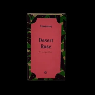Kolorowe opakowanie herbaty ziołowej Teasome Desert Rose 50 g z różową etykietą i wzorem liści, dostępne w sklepie z kawą i herbatą