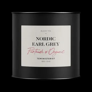 Puszka herbaty Teministeriet Nordic Earl Grey o wadze 100g, na białym tle. Organiczna czarna herbata Earl Grey, certyfikowana Fairtrade, zapakowana w elegancką czarną puszkę