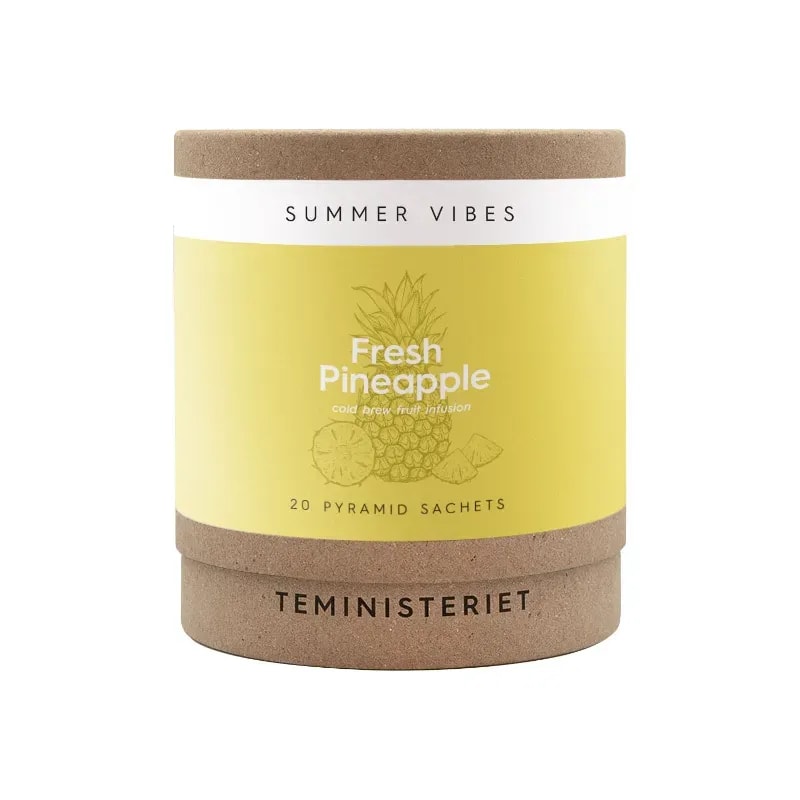 Opakowanie zawiera 20 pyramidowych saszetek z ananasową infuzją do przygotowania orzeźwiającej kawy cold brew. Doskonały wybór na letnie dni, oferujący intensywny smak i aromat owoców tropikalnych, idealny dla miłośników herbaty i kawy.