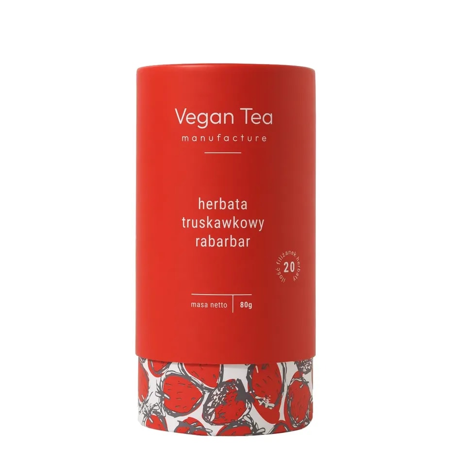 Czerwone opakowanie herbaty Vegan Tea z napisem: „herbata truskawkowy rabarbar, masa netto 80g, 20 filiżanek naparu”. Dolna część ozdobiona grafiką truskawek i rabarbaru. Klasyczne, orzeźwiające połączenie smaku owoców.