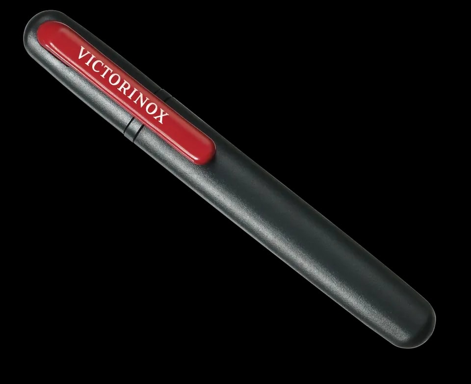 Dwustronna ostrzałka Victorinox 4.3323 w formie pisaka, z ceramiczną i diamentową końcówką, idealna do precyzyjnego ostrzenia noży w domu i w terenie.