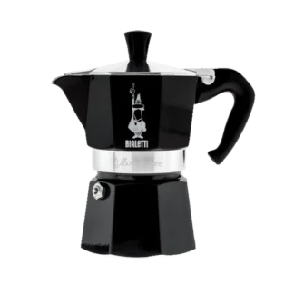Czarna kawiarka Bialetti Moka Express o pojemności 3 filiżanek, z klasycznym logo Bialetti i srebrnym pierścieniem ozdobnym, idealna do przygotowywania tradycyjnej włoskiej kawy na kuchenkach gazowych i elektrycznych.