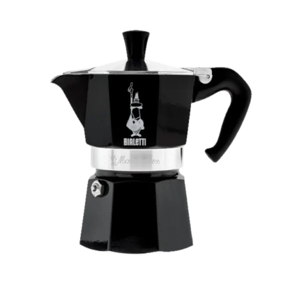 Czarna kawiarka Bialetti Moka Express o pojemności 3 filiżanek, z klasycznym logo Bialetti i srebrnym pierścieniem ozdobnym, idealna do przygotowywania tradycyjnej włoskiej kawy na kuchenkach gazowych i elektrycznych.