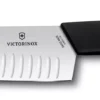Nóż Victorinox Swiss Modern Santoku 6.9053.17KB Ostrze Ryflowane 17 cm - obrazek 3