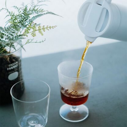 Hario - Serwer termiczny z ceramiczną powłoką biały 600ml - obrazek 3