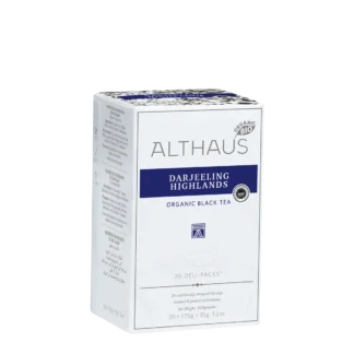 Opakowanie organicznej czarnej herbaty Althaus Darjeeling Highlands, zawierające 20 indywidualnie pakowanych saszetek, z eleganckim niebieskim i białym designem, wyprodukowane w Niemczech