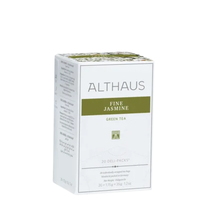 Opakowanie herbaty Althaus Fine Jasmine, delikatna zielona herbata z jaśminem, zawierające 20 indywidualnie pakowanych saszetek, z eleganckim zielono-białym designem, wyprodukowane w Niemczech
