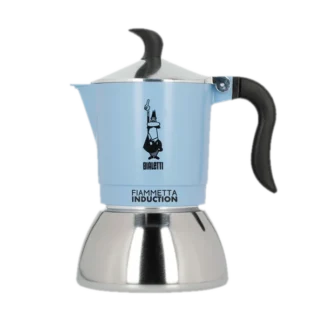 Kawiarka Bialetti Fiametta Induction 4tz w kolorze błękitnym. Kawiarka posiada czarny uchwyt, srebrny dolny pojemnik oraz logo Bialetti z postacią wskazującą palcem do góry. Dolna część jest przystosowana do używania na płytach indukcyjnych.