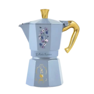 Niebieska kawiarka Bialetti Moka Express edycja Bridgerton z złotym uchwytem i dekoracyjnym motywem kwiatowym, idealna do tradycyjnego przygotowywania włoskiej espresso