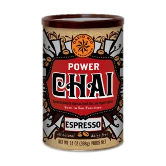 Puszka herbaty David Rio Power Chai Espresso o pojemności 398g, na białym tle. Mieszanka espresso, czarnych herbat i organicznych przypraw, bez nabiału, z etykietą w stylu vintage, zapakowana w brązową puszkę