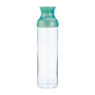 Przezroczysta butelka do cold brew z morską nakrętką i filtrem Hario Filter In Tea Carafe, o pojemności 750ml, idealna do przygotowywania zimnej herbaty lub kawy