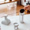 Hario - Ka-Ku Coffee Bottle - Butelka do Cold Brew Biała 1l - obrazek 5