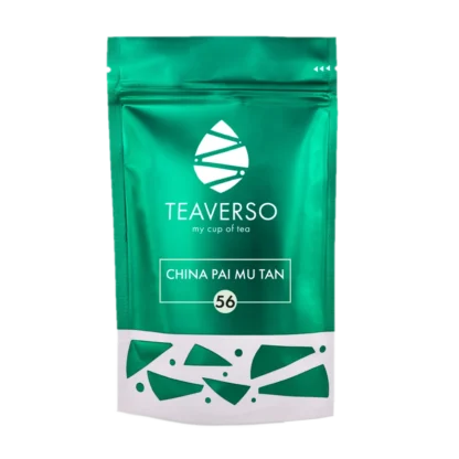 Opakowanie zielonej herbaty Teaverso China Pai Mu Tan w zielonym woreczku z logo Teaverso i napisem 'my cup of tea'.