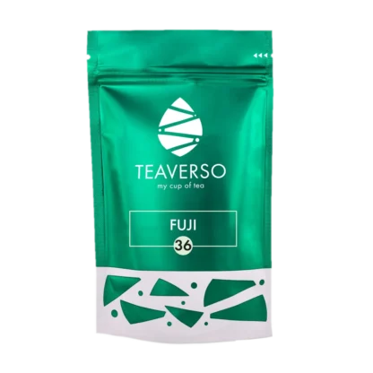 Opakowanie herbaty Teaverso Fuji w zielonym woreczku z logo Teaverso i napisem 'my cup of tea'.