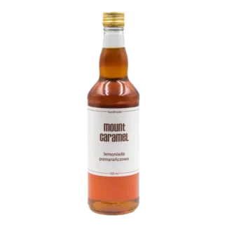 Butelka przezroczysta z lemoniadą pomarańczową Mount Carmel, ręcznie robiona, o pojemności 500 ml, z prostą białą etykietą, prezentująca nazwę i smak produktu