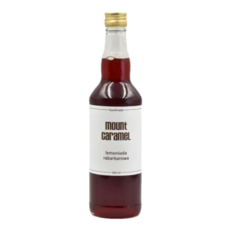 Duża przezroczysta butelka z czerwoną lemoniadą 'Rabarbarowa' Mount Carmel, ręcznie robiona, o pojemności 500 ml, z białą etykietą informującą o smaku i marce