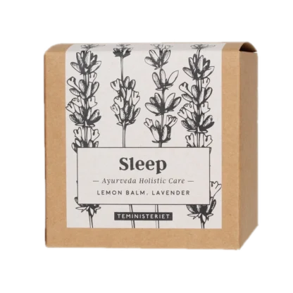 Opakowanie herbaty Teministeriet Ayurveda Sleep Organic o wadze 50g, na białym tle. Ziołowa mieszanka zawierająca melisę i lawendę, zapakowana w ekologiczne kartonowe opakowanie z minimalistycznym wzorem roślin