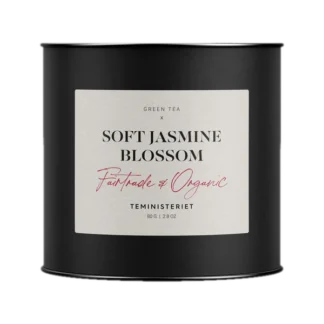 Puszka herbaty Teministeriet Soft Jasmine Blossom o wadze 80g, na białym tle. Organiczna zielona herbata o delikatnym smaku