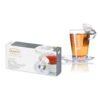Opakowanie herbaty Ronnefeldt LeafCup Earl Grey, zawierające 15 saszetek aromatyzowanej czarnej herbaty z bergamotką, każda o wadze 2,3 g (34,5 g netto). Obok opakowania znajduje się szklanka z gorącą herbatą z logo Ronnefeldt, z etykietą 'Earl Grey'. Opakowanie jest w kolorze szaro-białym, z grafiką liści herbaty.