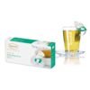 Opakowanie herbaty Ronnefeldt LeafCup Refreshing Mint obok szklanki z przygotowaną herbatą. Herbata Refreshing Mint to czarna herbata z mieszanką przypraw, oferowana w eleganckim pudełku z 15 torebkami herbaty, idealna do przygotowania aromatycznego napoju. Obok znajduje się przezroczysta szklanka z logo Ronnefeldt, ukazująca napój o bogatej, ciemnej barwie.