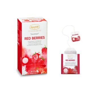 Opakowanie herbaty Ronnefeldt Teavelope Red Berries, zawierające 25 saszetek aromatyzowanej owocowej herbaty o smaku truskawki i maliny, każda o wadze 2,5 g (62,5 g netto). Obok znajduje się pojedyncza saszetka z tagiem 'Red Berries'. Opakowanie w odcieniach czerwieni i różu z ilustracją świeżych truskawek i malin oraz logo Ronnefeldt.