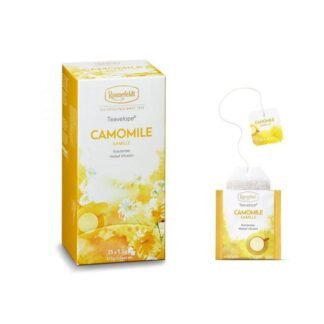 Opakowanie herbaty Ronnefeldt Teavelope Camomile z 25 saszetkami herbaty rumiankowej. Widoczna saszetka herbaty i tag z napisem 'Camomile Kamille'. Na opakowaniu znajduje się logo Ronnefeldt oraz informacje o gramaturze: 25 x 1,5g (37,5g netto).