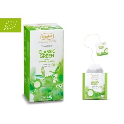 Opakowanie herbaty Ronnefeldt Teavelope Classic Green BIO, zawierające 25 saszetek zielonej herbaty ekologicznej z Chin, każda o wadze 1,5 g (37,5 g netto). Obok znajduje się pojedyncza saszetka z tagiem 'Classic Green BIO'. Opakowanie w odcieniach zieleni z ilustracją liści zielonej herbaty oraz logo Ronnefeldt i znakiem certyfikacji ekologicznej.