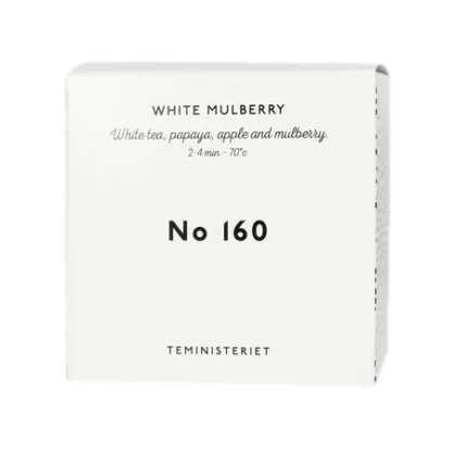 Opakowanie herbaty Teministeriet No 160 White Mulberry, zawierającej białą herbatę, papaję, jabłko oraz morwę. Herbata zalecana do zaparzania w temperaturze 70°C przez 2–4 minuty. Minimalistyczne białe pudełko z czarnymi napisami, charakterystyczne dla marki Teministeriet.