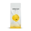 Opakowanie kawy Coffee Plant Chocolate Bomb Espresso o wadze 1 kg. Wysokiej jakości mieszanka ziaren pochodzących z Brazylii, przygotowana specjalnie pod espresso. Ziarna są palone w średnim stopniu, aby uzyskać wyraźne nuty czekolady, co czyni tę kawę idealnym wyborem dla miłośników gładkiego i kremowego espresso o słodkim, czekoladowym smaku.