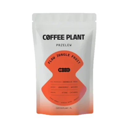 Opakowanie 100g kawy przelewowej Coffee Plant Flow Jungle Fruit, pochodzącej z Peru, przeznaczonej do metod alternatywnych. Na etykiecie widnieją informacje o regionie pochodzenia (San Ignacio, Peru), odmianach Arabiki (Ateng, Caturra) oraz metodzie obróbki (anaerobic-washed). Kawa ta wyróżnia się tropikalnym profilem smakowym, który uwalnia nuty soczystych owoców, idealne do aromatycznych zaparzeń, zwłaszcza w metodach przelewowych.