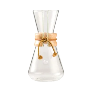 Klasyczny zaparzacz do kawy Chemex o pojemności 3 filiżanek, wykonany z eleganckiego szkła, z drewnianą obwódką i skórzanym paskiem. Idealny do parzenia kawy metodą przelewową, zapewniając subtelny, klarowny smak naparu. Select 68 more words to run Humanizer. Powiedziałeś(-aś):