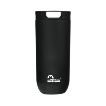 Czarny kubek termiczny Majestic Sport Bullet o pojemności 350 ml, z nowoczesnym designem i szczelnym zamknięciem. Wykonany z trwałych materiałów, idealnie utrzymuje temperaturę napojów, sprawdzając się w podróży, pracy i codziennym użytkowaniu.