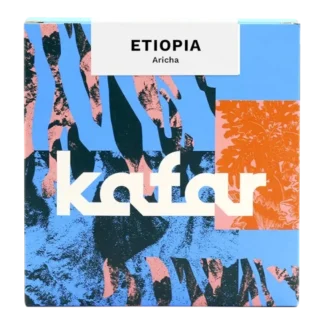 Opakowanie 250 g kawy ziarnistej Kafar Etiopia Aricha o wyjątkowym smaku i aromacie, idealnej do parzenia metodami alternatywnymi i klasycznymi.