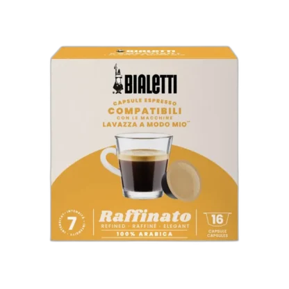 Opakowanie kapsułek kawy Bialetti Raffinato, kompatybilnych z ekspresami Lavazza A Modo Mio. Widać filiżankę espresso z gęstą, kremową pianką oraz jasnobeżową kapsułkę. Zawiera 16 kapsułek o intensywności 7, wykonanych ze 100% Arabiki.