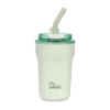 Bidon Majestic Sport Hoody o pojemności 420 ml w odcieniu pastelowej zieleni. Wyróżnia się nowoczesnym designem z przezroczystą zieloną pokrywką i wbudowaną słomką, która ułatwia picie napoju. Na korpusie widoczne logo Majestic Sport, dodające elegancji. Produkt idealny na co dzień oraz do aktywności fizycznych, zapewniający komfort i wygodę użytkowania.