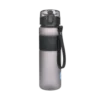 Czarny bidon Majestic Sport Nova o pojemności 540 ml. Wykonany z lekkiego i wytrzymałego materiału, posiada antypoślizgowy pasek ułatwiający pewny chwyt. Wyposażony w szczelne zamknięcie typu "click-lock" oraz praktyczny uchwyt do przenoszenia. Przezroczysty element pozwala kontrolować ilość płynu. Idealny wybór do aktywności fizycznych, na wycieczki lub do codziennego użytku.