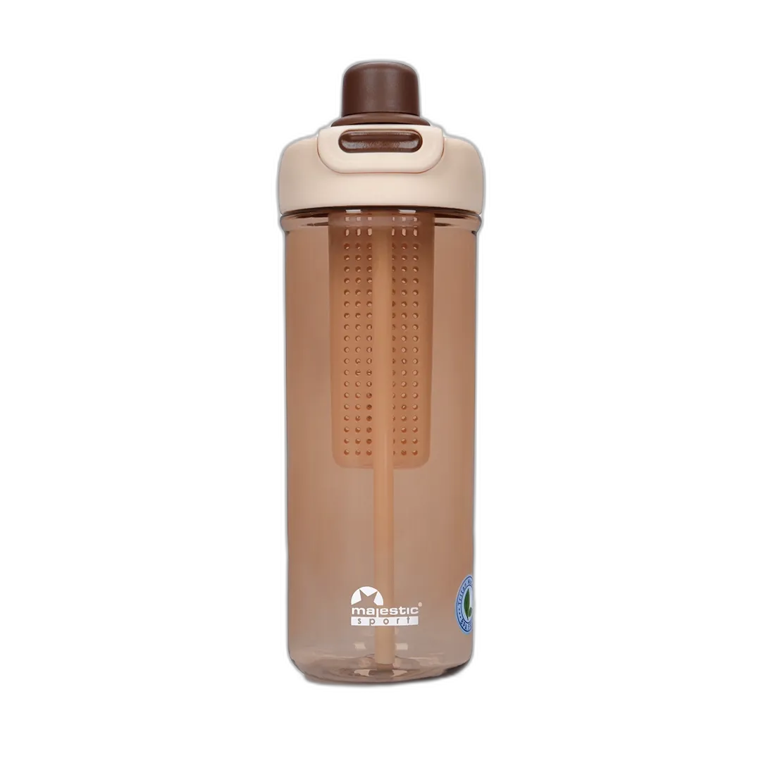 Kawowy bidon Majestic Sport Zoya o pojemności 950 ml. Półprzezroczysty korpus w ciepłym brązowym odcieniu z wkładem filtrującym umożliwia przygotowanie aromatyzowanej wody. Posiada wygodne zamknięcie typu "click-lock" w kolorze beżowo-brązowym. Idealny na co dzień, do pracy, na siłownię czy w podróży, dzięki ergonomicznej konstrukcji i dużej pojemności.