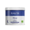 Metalowa puszka herbaty Kusmi Tea Sleep Ritual. Niebiesko-biała kolorystyka z logo Kusmi Tea Paris. Herbata zawiera rooibos, werbenę oraz naturalny aromat mango, wzbogacona ekstraktem z melisy, wspierającym spokojny sen. Widoczny certyfikat ekologiczny oraz symbol "1% for the planet."