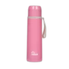 Różowy termos Majestic Sport Izalco o pojemności 500 ml, wyróżniający się eleganckim i smukłym designem. Posiada praktyczny pasek w jasnym kolorze, który ułatwia noszenie. Zakręcane wieczko zapewnia szczelność i wygodę użytkowania. Logo "Majestic Sport" znajduje się na dolnej części termosu, podkreślając jego markowy charakter. Idealny do przechowywania ciepłych napojów w podróży lub na co dzień.