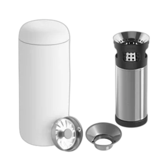 Fellow Carter Infuser Set Biały 473 ml – elegancki termos z zaparzaczem do herbaty i kawy. Wykonany z wysokiej jakości stali nierdzewnej, zapewnia długotrwałe utrzymanie temperatury napoju. Zawiera precyzyjny filtr do zaparzania liściastej herbaty i alternatywnych metod parzenia kawy. Idealny dla miłośników kawy i herbaty w podróży.