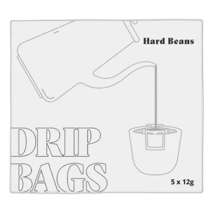 Opakowanie Hard Beans Drip Bags 5x12g – wygodne saszetki z wysokiej jakości kawą specialty, idealne do szybkiego zaparzania w podróży, w biurze lub w domu. Delikatny proces ekstrakcji zapewnia pełnię smaku i aromatu.