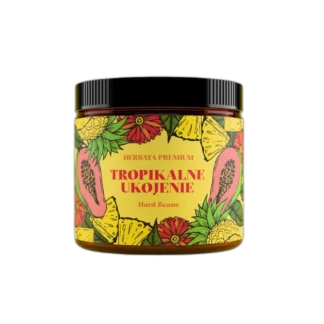 Słoiczek czarnej herbaty aromatyzowanej Hard Beans Tropikalne Ukojenie 50 g. Żółta etykieta ozdobiona ilustracjami ananasa, papai, kwiatów i liści tropikalnych, z napisem „Herbata Premium – Tropikalne Ukojenie – Hard Beans”.