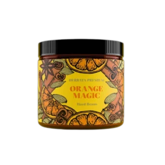 Hard Beans Orange Magic to czarna herbata premium zapakowana w designerski słoik z ilustracjami plastrów pomarańczy, anyżu i liści. Aromatyczna kompozycja łączy głęboki smak czarnej herbaty z cytrusową świeżością, tworząc idealny napar na każdą porę dnia.