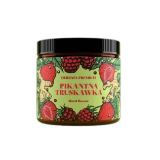 Słoiczek zielonej herbaty Hard Beans Pikantna Truskawka 50 g. Zielona etykieta ozdobiona ilustracjami truskawek, malin, imbiru i papryczek chili, z napisem „Herbata Premium – Pikantna Truskawka – Hard Beans”.