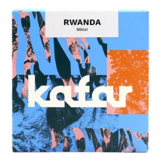 Opakowanie kawy Kafar Rwanda Mbizi 250g – ekskluzywna kawa specialty pochodząca z Rwandy. Charakteryzuje się bogatym profilem smakowym z nutami czerwonych owoców, cytrusów i karmelu. Idealna do metod przelewowych oraz espresso, zapewnia wyjątkowe doznania smakowe.
