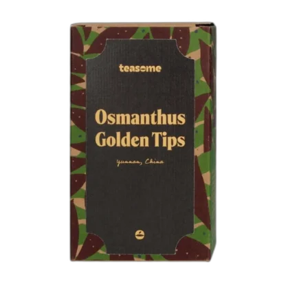 Czarna herbata Teasome Osmanthus Golden Tips z prowincji Yunnan w Chinach zapakowana jest w eleganckie, ciemne pudełko z dekoracyjnym motywem liści. Zawiera delikatne złote pąki liści herbacianych z dodatkiem osmantusa, tworzące aromatyczny i harmonijny napar o kwiatowej nucie.