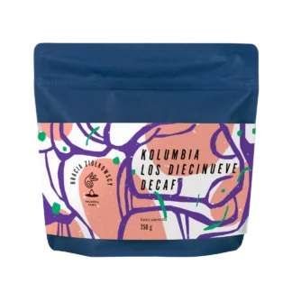 Granatowe opakowanie kawy ziarnistej Bracia Ziółkowscy Kolumbia Los Diecinueve Decaf 250g z abstrakcyjną etykietą w kolorach brzoskwiniowym, fioletowym i zielonym.