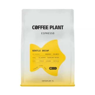 Opakowanie kawy Coffee Plant Gentle Decaf Espresso o wadze 250 g, z żółtą etykietą w kształcie fali. Na etykiecie widoczne informacje o pochodzeniu (Honduras, Kolumbia), obróbce CO2 i Sugarcane Washed oraz odmianach: Typica, Caturra, Castillo.