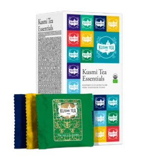 Zestaw herbat Kusmi Tea Essentials z 24 kopertami, zawierający różnorodne smaki herbat czarnych, zielonych i ziołowych; kolorowe opakowanie z logotypami Kusmi Tea, elegancki wybór na prezent lub degustację.
